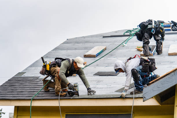 Professional Gutter Installation technician working in Glasser, NJ